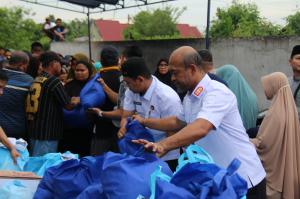 Kanwil Ditjenpas Riau dan UPT Pemasyarakatan Peduli Korban Banjir Rumbai